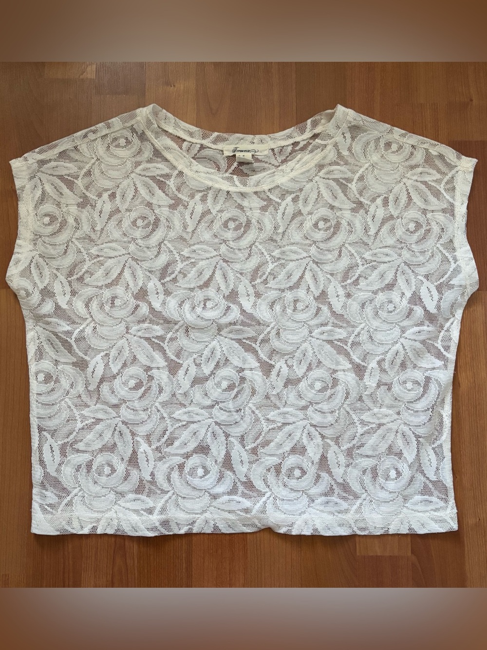 Women’s Forever 21 white lace crop top Size Medium